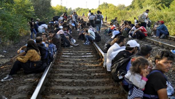 اللجوء إلى أوروبا يرفع أسعار الجوازات السورية